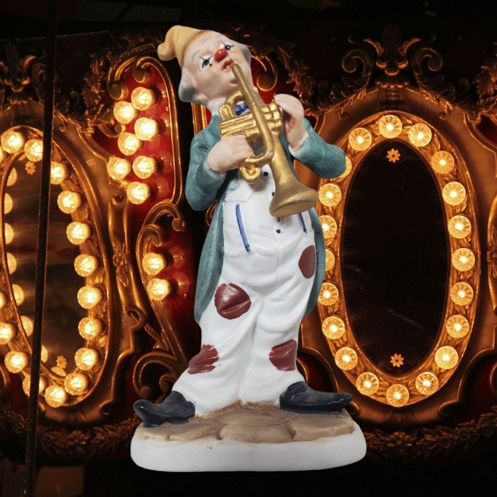 Flambro clown with saxophone